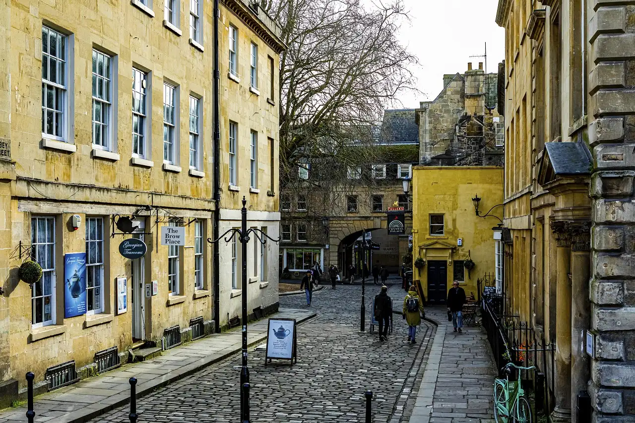 A cobbled street of honey-coloured Georgian buildings in Bath