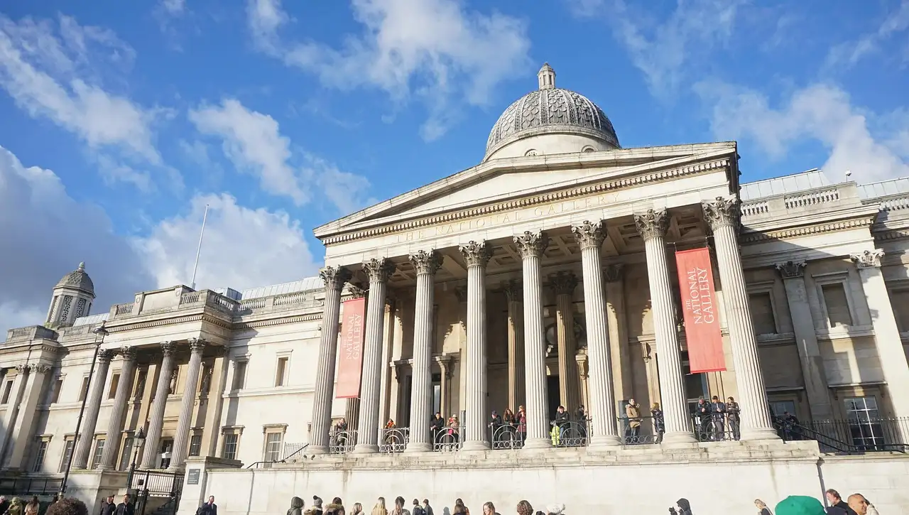 Columned front and dome of the National Gallery on Trafalgar Square