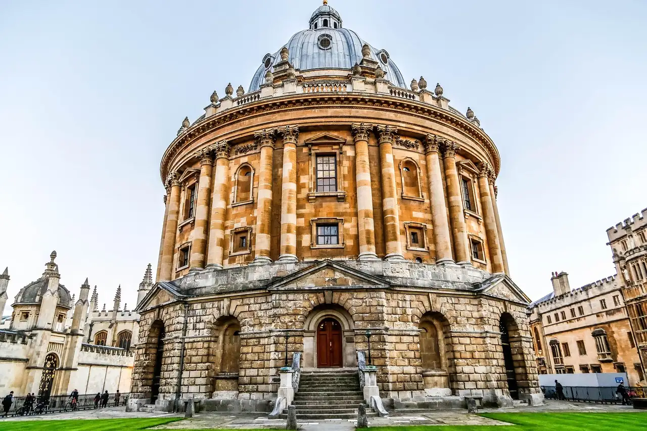 The round Radcliffe Camera library in Oxford under a pale sky