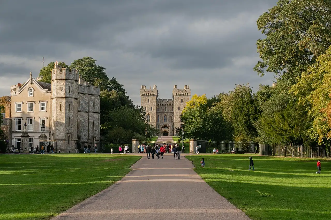 Visitors on the Long Walk heading up to the twin towers of Windsor Castle's George IV Gateway